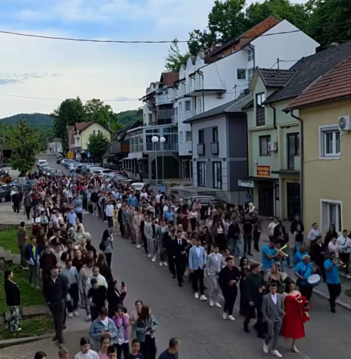 LOPARE: Defile maturanata Srednjoškolskog centra
