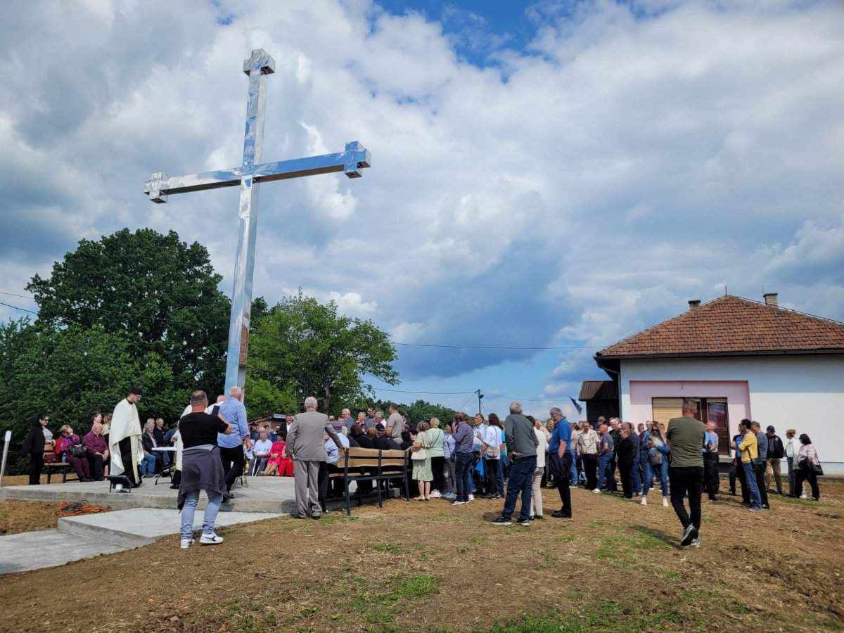 U Piperima kod Lopara osveštan krst na Motavčulji: Obnovljena tradicija zajedničkog molitvišta (foto)