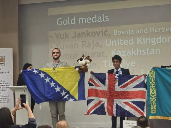 Trebinjac Vuk Janković niže uspjehe: Zlato na matematičkoj olimpijadi i 100 % bodova (foto)